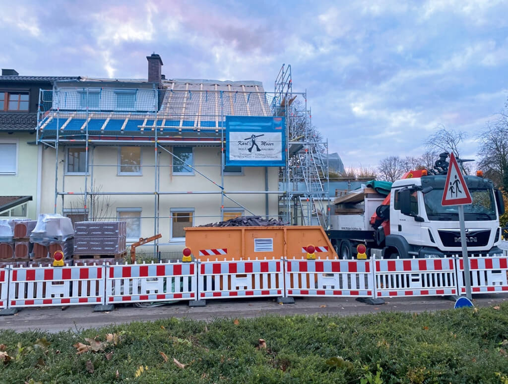 Altes Werkshaus mit neuem Dach | Dämmung aus Mineralwolle | Der Dämmstoff | Foto von Knauf / Elsperger